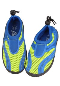 Blaue und gelbe Netzschuhe mit einer flexiblen Gummisohle und Toggle-Verschluss. Sie verfügen über kontrastierende Nähte und Belüftung für Atmungsaktivität.