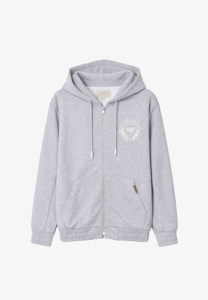 Lysegrå hættetrøje med lynlås, snøre til hætten, forlommer, elastiske manchetter og kant samt hvid "Polo de Monaco 911"-emblem på brystet.