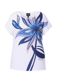Camiseta blanca de manga corta con un diseño floral en tonos de azul y púrpura, con acentos de puntos y un cuello redondo.