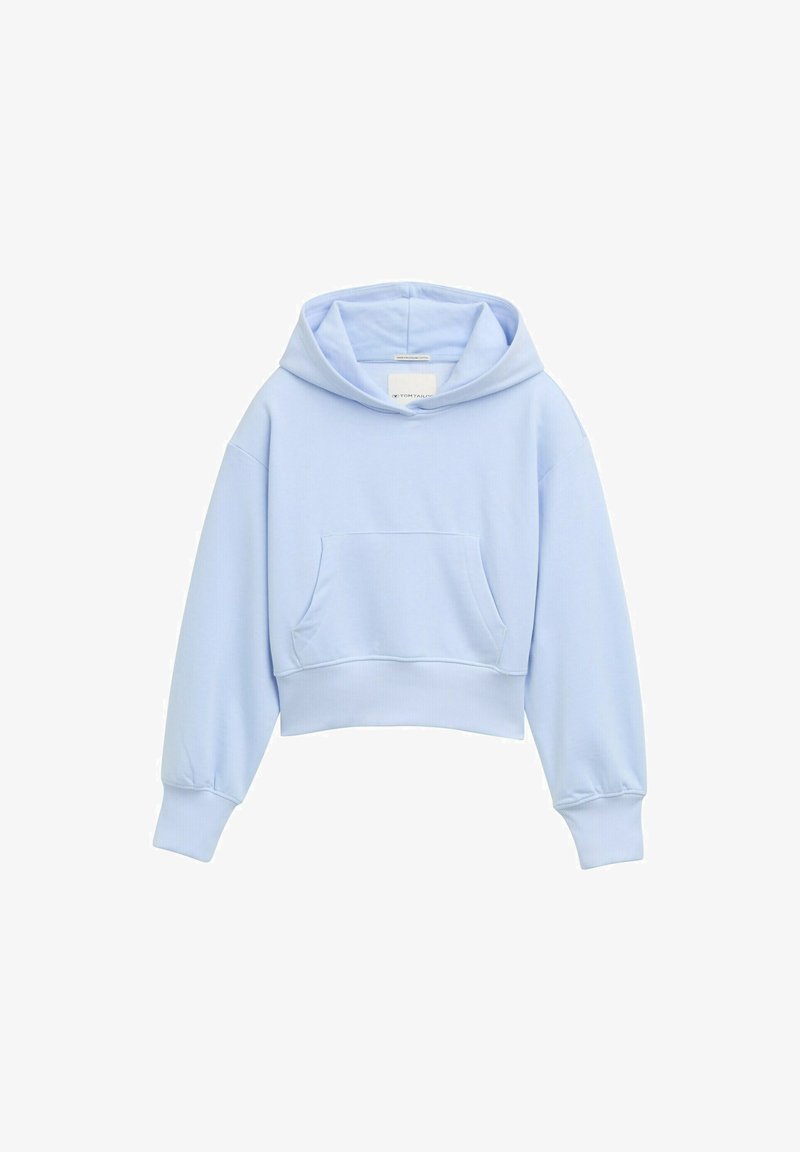 Világoskék, rövidített kapucnis pulóver puha anyagból, elülső zsebbel, kapucnival és enyhén puffos ujjaival, bordázott mandzsettákkal és hemével.