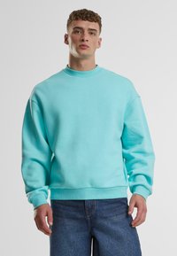 Urban Classics FLUFFY CREWNECK - Sweatshirt - berylblue