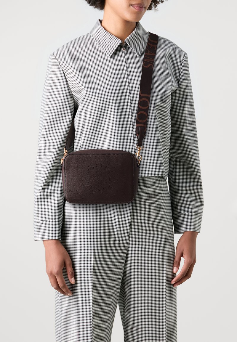 JOOP! Jeans GIRO CLOE SHOULDERBAG - Borsa a tracolla - darkbrown