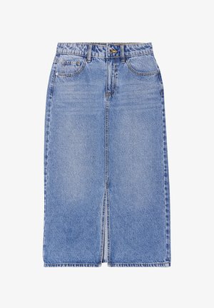 Falda midi de mezclilla en azul claro con abertura frontal, cinco bolsillos y botón de metal dorado. Presenta un corte recto clásico y desvanecimiento sutil.