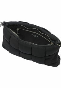 Borsa a tracolla nera imbottita con texture trapuntata, zip in argento e logo interno. Interno spazioso per un'organizzazione ottimale, con un design elegante.