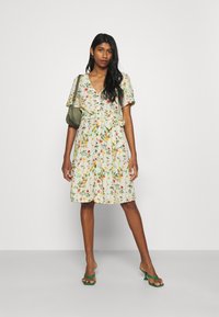 Object OBJLORENA SHORT DRESS - Vestido de dia - sandshell/alba
