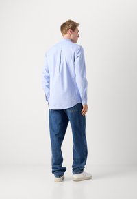 Scotch & Soda SEASONAL CORE SOLID REGULAR FIT SHIRT - Camisa - blue bonnet