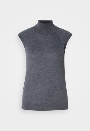 Haut à col montant sans manches gris, coupe moulante, texture côtelée, tissu lisse, avec un col haut et des découpes stylées aux épaules.