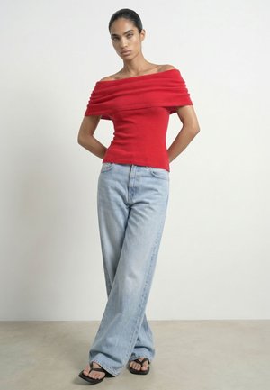 HYPEDROP, HDKHLOE OFF-SHOULDER KNIT - T-shirts print - valiant poppy