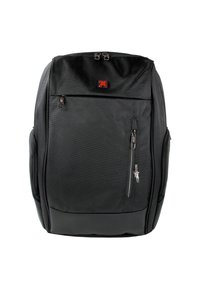 Sac à dos noir en nylon avec une finition texturée, arborant un logo rouge, plusieurs compartiments zippés, des poches latérales et un dos rembourré pour le confort.