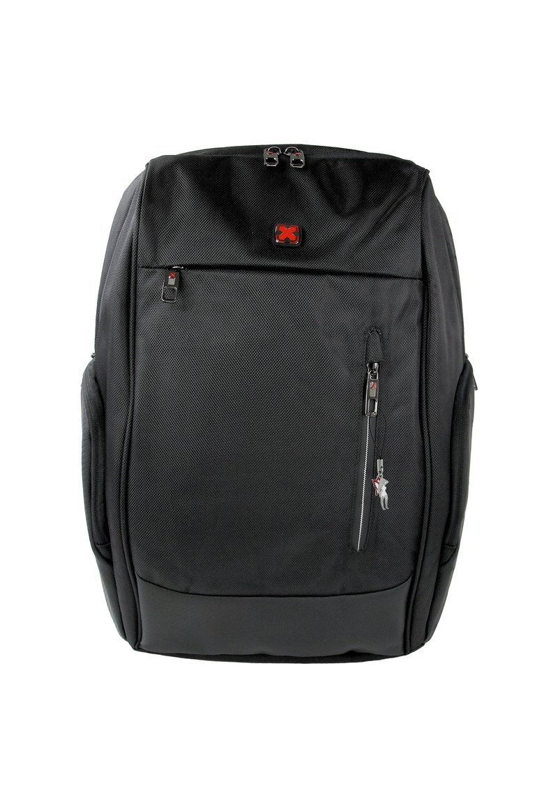 Sac à dos noir en nylon avec une finition texturée, arborant un logo rouge, plusieurs compartiments zippés, des poches latérales et un dos rembourré pour le confort.