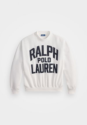 Valkoinen pyöreäkauluksinen paita, jossa edessä isoilla mustilla kirjaimilla "RALPH POLO LAUREN", resorireunukset hihansuissa ja helmassa.