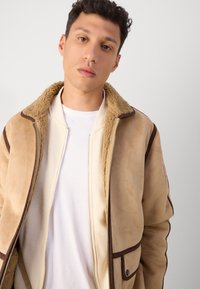 Scotch & Soda JACKET - Chaqueta de cuero sintético - tannin