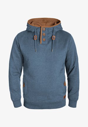 Zila sporta krekls ar brūnu iekšējo oderi, trīs pogu aizdare un kapuce ar šņorēm. Iekļautas sānu kabatas un teksturēts audums.