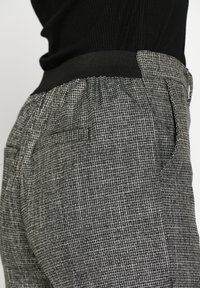 LolaLiza CIGARETTE WITH PIED-DE-POULE - Püksid - black