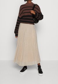 Monki Stickad tröja - dark grey