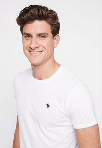 Abercrombie & Fitch 3-Pack Icon Crew Tee - T-shirts - white/grey/black