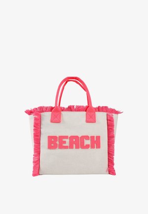 Borsa tote in tela con frange rosa e manici, con lettere rosa in grassetto che compongono la parola "BEACH" sul davanti.