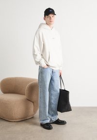 HUGO NAZARDO - Sweatshirt - open white