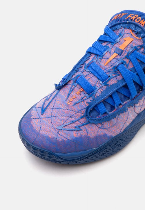 PUMA MB05 LO JR UNISEX - Basketball shoes - bluemazing/glowing red — photo 6