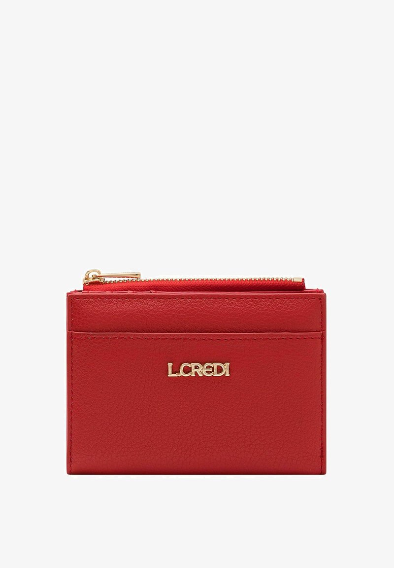 Roter Lederkartenhalter mit goldfarbenem Reißverschluss und Logo, mit einer strukturierten Oberfläche, mehreren Kartenfächern und einer kompakten rechteckigen Form.