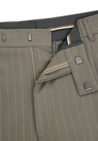 Thumbnail Image 6
