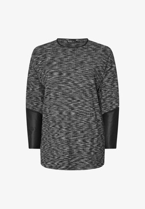 Sort og grå mønstret langærmet top med læderlignende sorte detaljer på ærmerne og en rund halsudskæring. Blødt tekstureret stof.