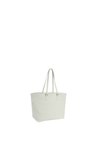 Witte tote bag van textuur materiaal, met twee schouderbanden en een ritsluiting, met een reliëflogo op de voorkant.