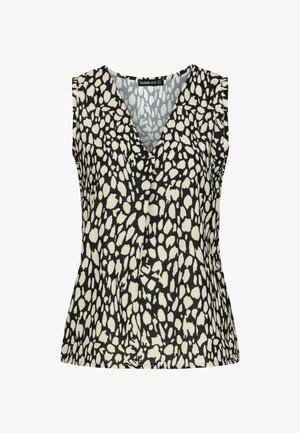 Top brez rokavov z V-izrezom in črno-belo nepravilno pikčasto vzorcem, rahlo prilegajočim pasom in lahkotnim materialom.