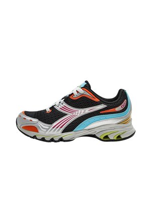 Scarpa atletica leggera nera con tomaia in rete, dettagli multicolori in arancione, blu e rosa, e suola ammortizzata con design unico.