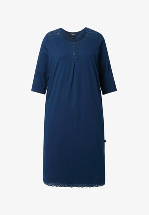 Marineblå bomuldsnattøj med 3/4 ærmer, blonde-detaljer på skuldrene, knaplukning foran og bølgede kantdetaljer.