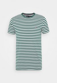 T-shirt a righe verdi e bianche con colletto tondo, maniche corte e un piccolo logo sul petto. Realizzato in cotone.