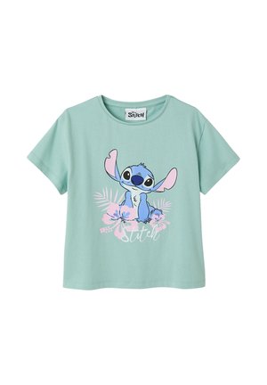 Hellgrünes T-Shirt mit kurzen Ärmeln, das eine zentrierte Grafik von Stitch mit rosa Blumen und Blättern zeigt, darunter der Schriftzug "Stitch".