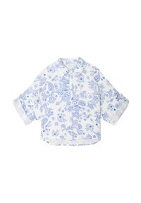 Chemise blanche avec des motifs paisley bleus, dotée d'un col, de manches courtes et d'une fermeture à boutons sur le devant ; fabriquée en tissu léger.