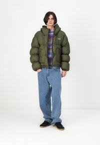 LOW LIGHTS STUDIOS® VELA PUFFER JACKET UNISEX - Vinterjakke - khaki