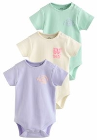 Trii kratkih majica s kratkim rukavima: mint zelena, kremasta i lavanda, od rebraste tkanine s malim izvezenim dizajnom u kontrastnim bojama.
