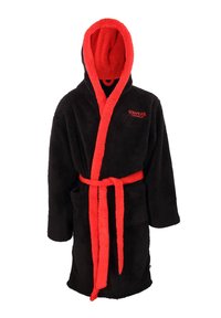 Zwarte fleece badjas met een rode capuchon en riem, met een gestructureerd oppervlak en een logo aan de voorkant. Lange mouwen en een middenlange uitstraling.