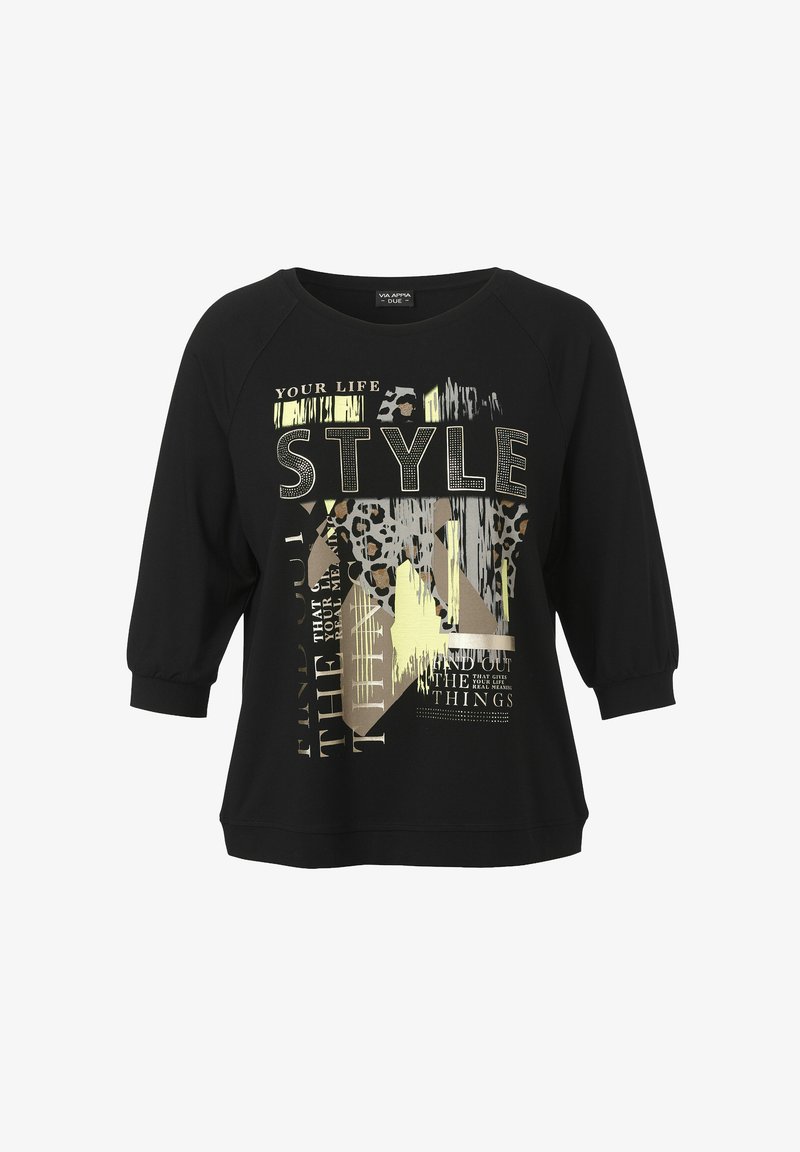 Schwarzer Pullover-Sweatshirt mit grafischem Druck in Goldakzenten, Leopardenmustern und Textelementen. Raglanärmel und rundem Ausschnitt.