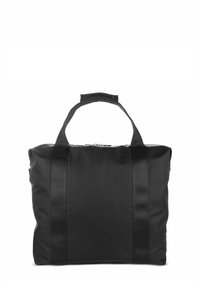 Borsa da viaggio in nylon nero con doppi manici superiori, chiusura con zip, forma rettangolare e superficie liscia. Presenta ampie cinghie piatte per una presa sicura.
