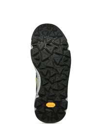 Suola in gomma nera con motivo a scanalature triangolari. Presenta il logo Vibram in giallo e un mix di accenti bianchi e multicolori sul lato.