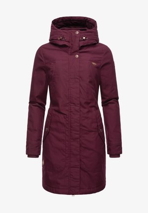 Burgundy waterproof parka with a hood, two external side pockets, a front zip closure, and a logo detail on the chest. Smooth texture.