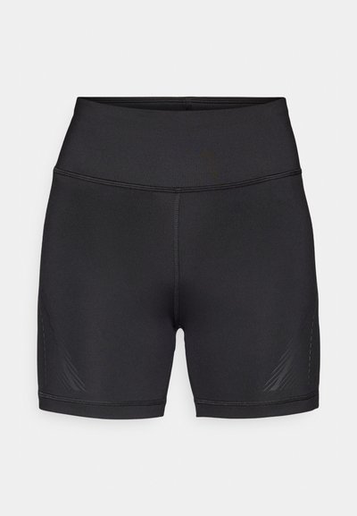 Fekete atlétikai rövidnadrág, nyúlékony, könnyű anyagból. Magas derékrész, sima varratok, finom oldalsó mintázattal a részletek kiemeléséhez.