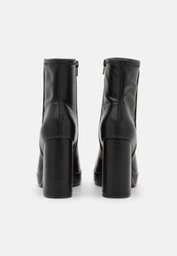 Call it Spring VEGAN IZABELLE - Stivaletti con plateau - black