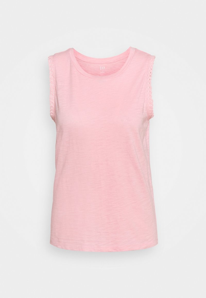 Rosa ärmlös T-shirt i mjukt, lätt tyg. Har rund halsringning och spetsdetaljer längs axelkanten.