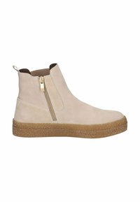 Bottines en daim beige avec une fermeture éclair sur le côté et une semelle en caoutchouc texturée. Présentent une finition lisse et une boucle au talon pour un enfilage facile.
