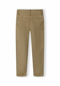 Chinos caqui de corte recto, con passantes para cinturón, dos bolsillos traseros y una textura suave. La tela parece ligera y duradera.