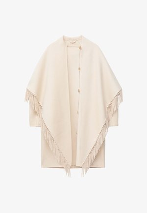 Cardigan beige à franges en tissu doux, doté d'une fermeture à boutons et d'un design ouvert à l'avant avec une silhouette drapée.