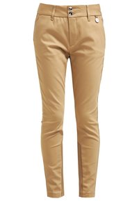 Pantalon beige ajusté avec une finition lisse et texturée. Comprend deux boutons à la taille et un détail décoratif sur les panneaux latéraux.