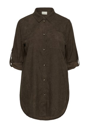 Camicia marrone a maniche lunghe realizzata in tessuto morbido, con chiusura a bottoni sul davanti, colletto, taschino sul petto e maniche arrotolate.