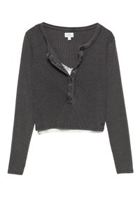 Dunkelgraues, langärmliges Oberteil aus geripptem Baumwollmaterial mit einem Knopf-Henley-Ausschnitt, darunter sichtbarer Spitze, cropped Saum und ohne sichtbare Marken. 