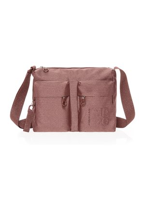 Borsa a tracolla in tessuto rosa polveroso testurizzato con due tasche frontali con zip e tracolla regolabile.